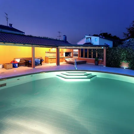 Apartment Modern Seaside In With Swimming Pool Porec