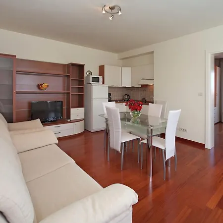 Apartment Modern Seaside In With Swimming Pool *