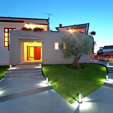 Apartment Modern Seaside In With Swimming Pool