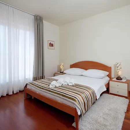 Modern Seaside In With Swimming Pool Porec